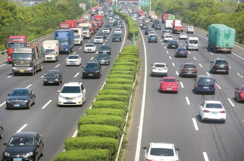 清明节高速公路小型客车免费通行 高速出行需注意
